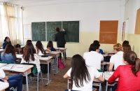 Elevii de liceu învață obiceiuri financiare sănătoase într-un program Junior Achievement susținut de KRUK România