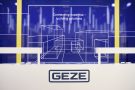 GEZE Cockpit: Sistemul inteligent de automatizare pentru clădiri mai sigure, mai eficiente și mai confortabile
