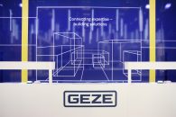 GEZE Cockpit: Sistemul inteligent de automatizare pentru clădiri mai sigure, mai eficiente și mai confortabile