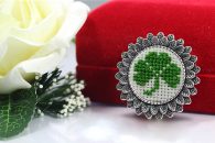 Doi tineri din Suceava promoveaza portul popular prin bijuterii