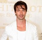 Patrick Schwarzenegger a purtat Tommy Hilfiger la evenimentul final al sezonului 3 din serialul The White Lotus