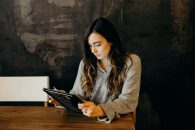 Cum e să faci psihoterapie online? Ghid pentru începători
