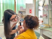 Peste 500 de români din 3 județe au primit consultații dermatologice gratuite Aproape jumătate nu fuseseră niciodată la dermatolog