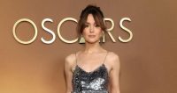 Calvin Klein a îmbrăcat-o pe Rose Byrne la cea de-a 16-a ediție a Governors Awards, desfășurată la The Ray Dolby Ballroom