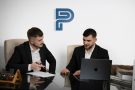 Doi antreprenori români aduc mai multă civilizație în trafic prin aplicația Plative