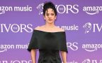 ROSALIA a purtat o ținută Calvin Klein Collection la decernarea premiilor Ivor Novello