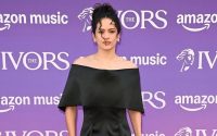 ROSALIA a purtat o ținută Calvin Klein Collection la decernarea premiilor Ivor Novello