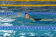 Lungimile de bazin s-au transformat în șanse pentru educație: vedetele au înotat la Swimathon pentru CEAE