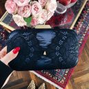 Clutch-ul de matase – accesoriul preferat al vedetelor din Romania