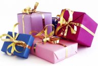 Fa-i sa zambeasca, oferindu-le cadouri de Paste funny!