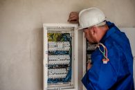 Cautati un electrician in Brasov care sa va scape de probleme?