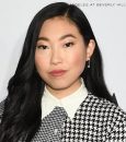 Awkwafina a purtat o ținută TommyXZendaya la petrecerea cu ceai BAFTA
