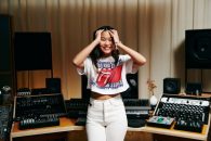 TOMMY JEANS sărbătorește conexiunea muzicală a brand-ului prin lansarea „Tommy Revisited: Music Edition”