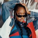 Tommy Jeans lansează campania de brand toamnă 2022 cu Tems, artista nominalizată la Grammy