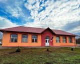 Camelia Potec a vizitat școala braileană din comuna Romanu recent renovată de Asociația BookLand