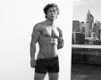 Calvin Klein dezvăluie prima parte a campaniei Primăvara 2024, cu Jeremy Allen White în rol principal