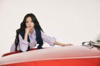 Tommy Hilfiger aduce stilul Prep pe pista de curse în campania de Toamnă 2025, cu Jisoo în rolul principal la „The Hilfiger Racing Club”