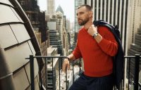 Tommy Hilfiger îl invită de Travis Travis Kelce și prietenii săi la The Plaza, în universul său New Yorkez, pentru toamnă 2026