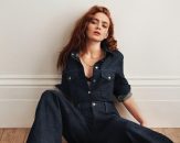 Calvin Klein lansează campania de toamnă 2026 dedicată denimului „Feel the Fit”, având-o ca protagonistă pe Sadie Sink