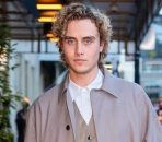 Joseph Zada, îmbrăcat în Calvin Klein Collection, la conferința de presă dedicată filmului „The Hunger Games: Sunrise on the Reaping”, desfășurată la New York